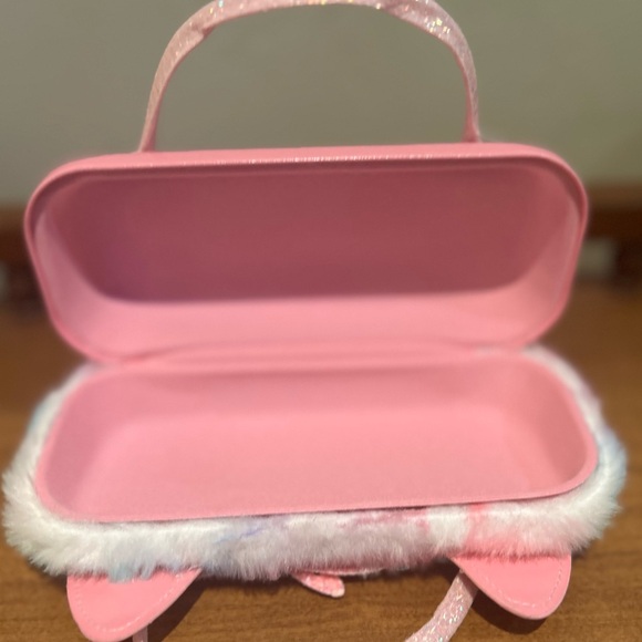 OMG ACCESSORIES Kids' Bella Butterfly Rainbow Faux Fur Purse & Sunglasses Set - Picture 6 of 7